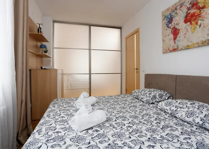 Lovely 2 Bedroom Apartment Near Old Town